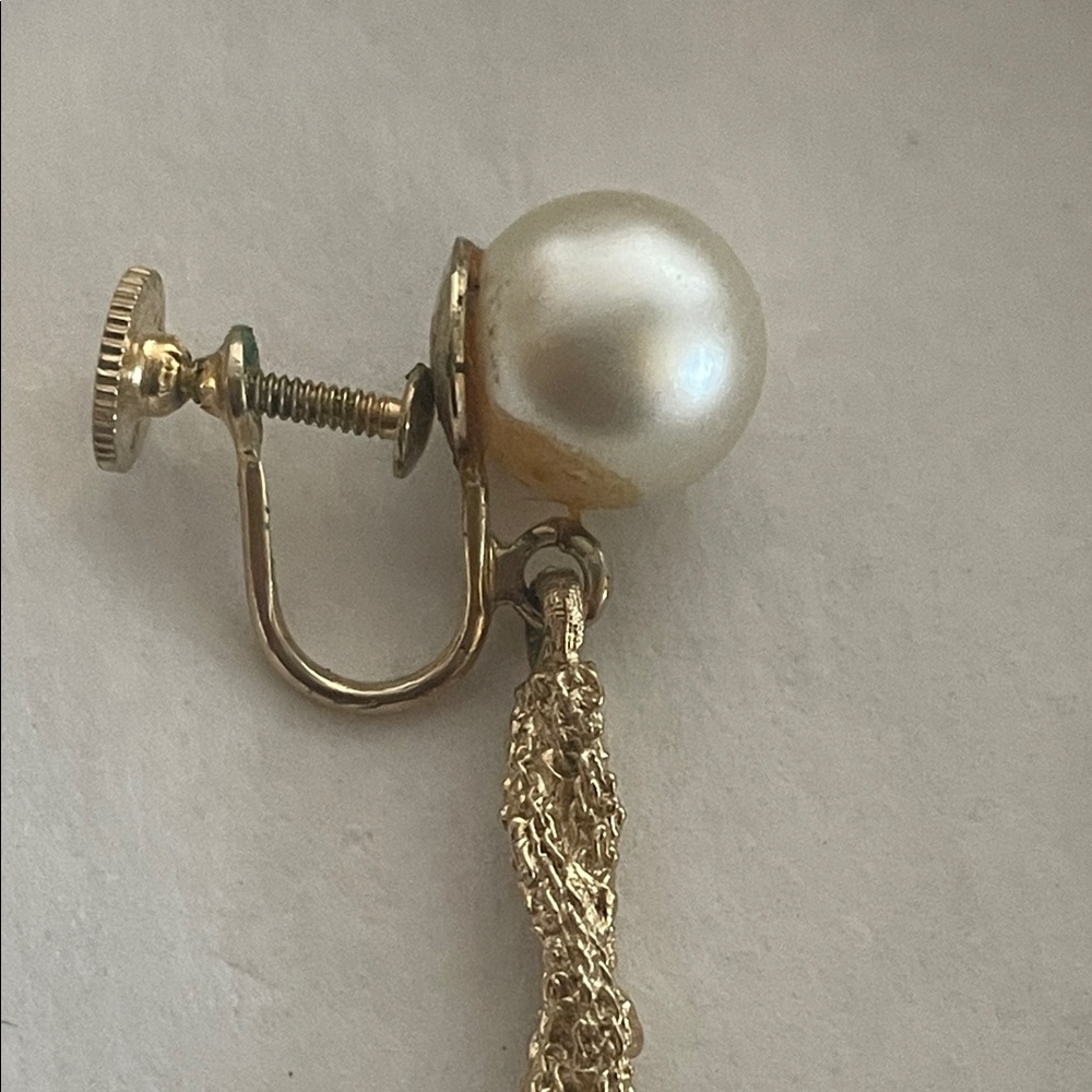 Elegant Gold-tone and Pearl Drop Earrings - no markings - Picture 7 of 10